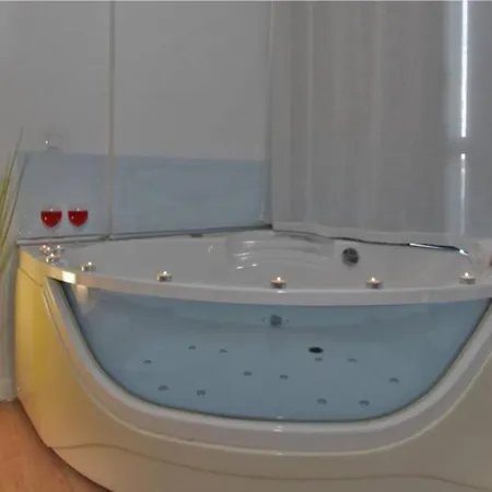 Aloha Beach Estudio Nuevo Jacuzzi Frente Al Mar Benalmádena