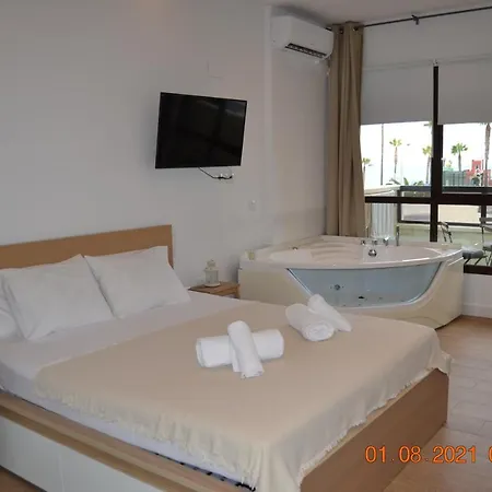 Apartamento Aloha Beach Estudio Nuevo Jacuzzi Frente Al Mar *